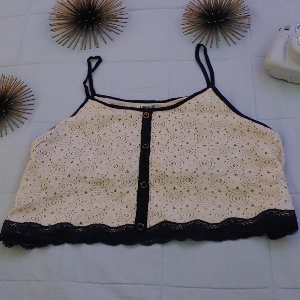 Timing Lacey Crop Top 🌿